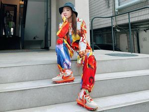 Gaya Modis Sandara Park Pakai Sneakers, Nggak Kayak 36 Tahun! Gaya Modis Sandara Park Pakai Sneakers, Nggak Kayak 36 Tahun!