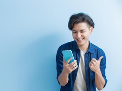 Kiat Mengelola Gaji Pertama biar Gak Cuma Numpang Lewat