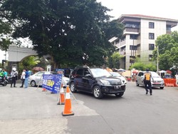 Ganjil Genap Berlaku di Ragunan, Puluhan Kendaraan Diputar Balik