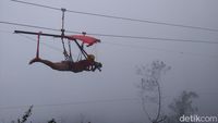 Uji Nyali di Zipline Gunung Telomoyo Magelang