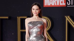 7 Momen Glamor Angelina Jolie dan 2 Putrinya di Red Carpet Eternals