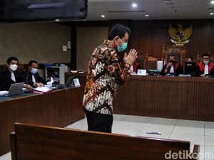 Hakim Singgung Siapa Berdusta Saat Azis Beda Keterangan dengan Saksi Lain