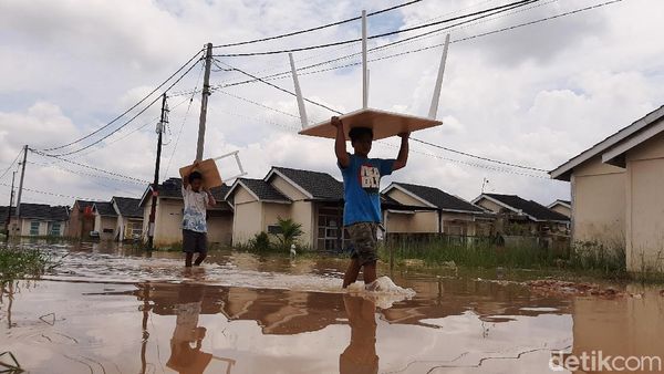 Banjir di Pekanbaru Merendam Rumah Warga