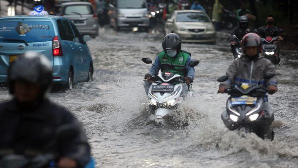 Buruknya Drainase Bikin Jakarta Banjir