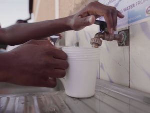 Cara Cerdas Saring Air Tercemar Jamin Kesehatan