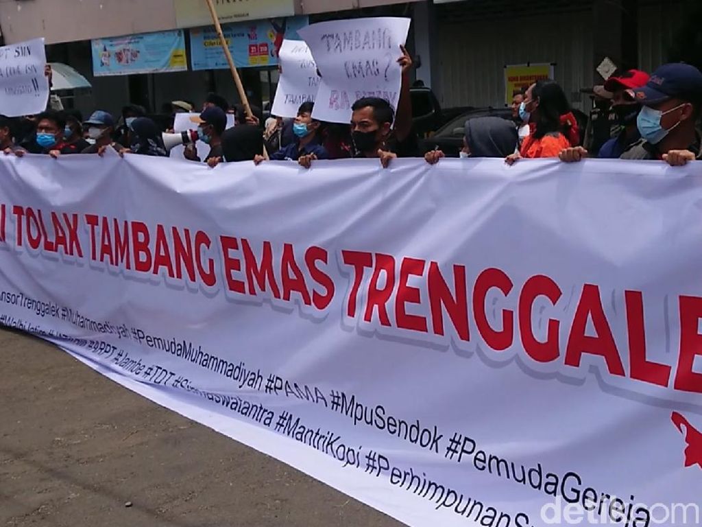 Puluhan Aktivis Lintas Organisasi di Trenggalek Demo Tolak Tambang Emas