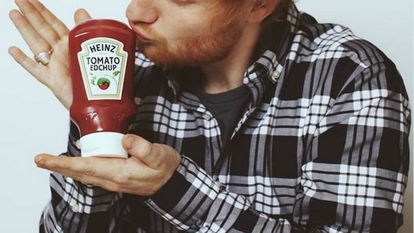 Momen Kulineran Ed Sheeran yang  Doyan Banget Saus Sambal
