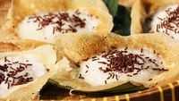 Nyamm! 20 Serabi Empuk Manis Ada di Sini