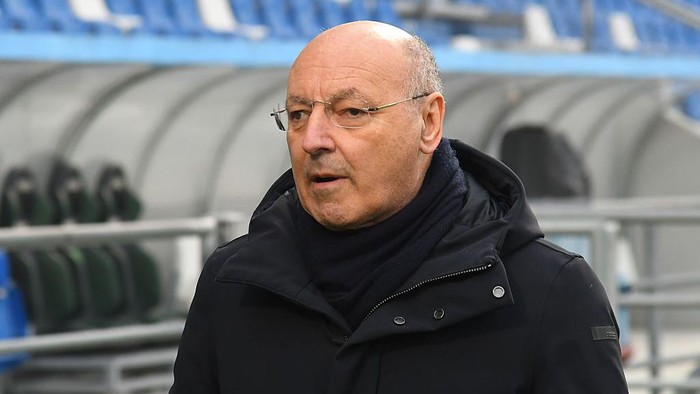 REGGIO NELLEMILIA, ITALY - NOVEMBER 28: Giuseppe Marotta of FC Internazionale looks on during the Serie A match between US Sassuolo and FC Internazionale at Mapei Stadium - Città del Tricolore on November 28, 2020 in Reggio nellEmilia, Italy. (Photo by Alessandro Sabattini/Getty Images)