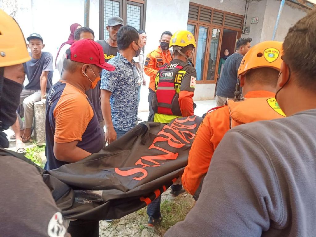 Sempat Hilang di Kali Angke, Bocah PY Ditemukan Tewas 5 KM dari Titik Jatuh Sempat Hilang di Kali Angke, Bocah PY Ditemukan Tewas 5 KM dari Titik Jatuh