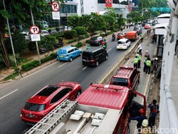 Evakuasi Sopir TransJ Korban Kecelakaan di Cawang Berlangsung 40 Menit
