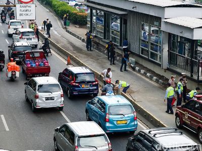 Kecelakaan TransJ vs TransJ, Tol Dalkot-Jalan MT Haryono Macet