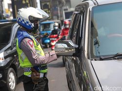 Kisah Aiptu Parman Putari Sleman Cari HP Warga Ketinggalan di Taksi Online