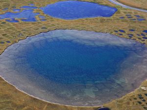 Bahaya! Lapisan Es yang Mencair Lepaskan Virus dan Limbah Radioaktif