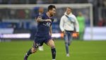 Foto Messi Dikejar Suporter yang Terobos Masuk Lapangan