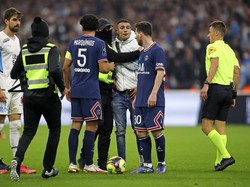 Suporter itu diduga sebagai fans Marseille. (Foto: AP/Daniel Cole)