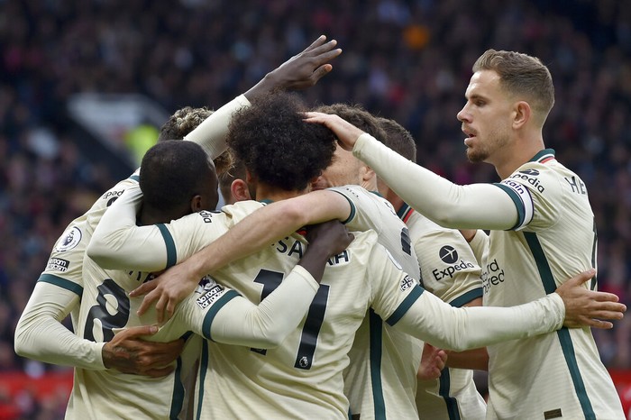 Liverpool Pesta Gol di Kandang MU Liverpool berpesta gol di markas Manchester United di pekan kesembilan Premier League. The Reds menang telak dengan skor 5-0.