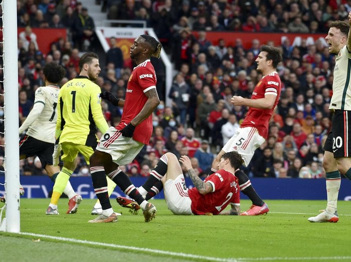 Liverpool berpesta gol di markas Manchester United di pekan kesembilan Premier League. The Reds menang telak dengan skor 5-0.