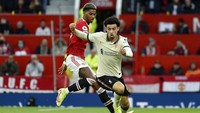 Liverpool mengendurkan tempo permainan dan lebih banyak menguasai bola di sisa waktu yang ada. Laga tuntas 5-0 untuk kemenangan The Reds atas Manchester United. AP Photo/Rui Vieira.