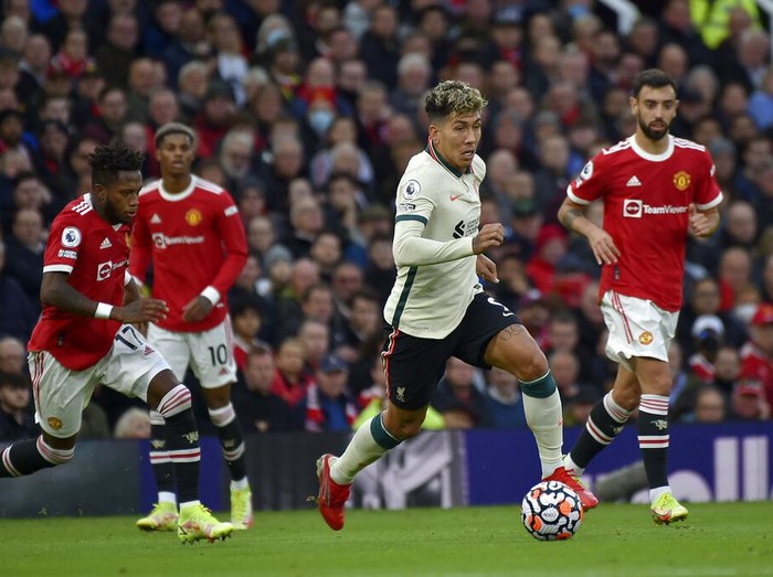 Liverpool berpesta gol di markas Manchester United di pekan kesembilan Premier League. The Reds menang telak dengan skor 5-0.