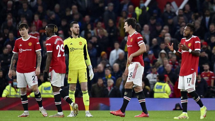 Manchester United players react during the English Premier League soccer match between Manchester United and Liverpool at Old Trafford in Manchester, England, Sunday, Oct. 24, 2021. (AP Photo/Rui Vieira)