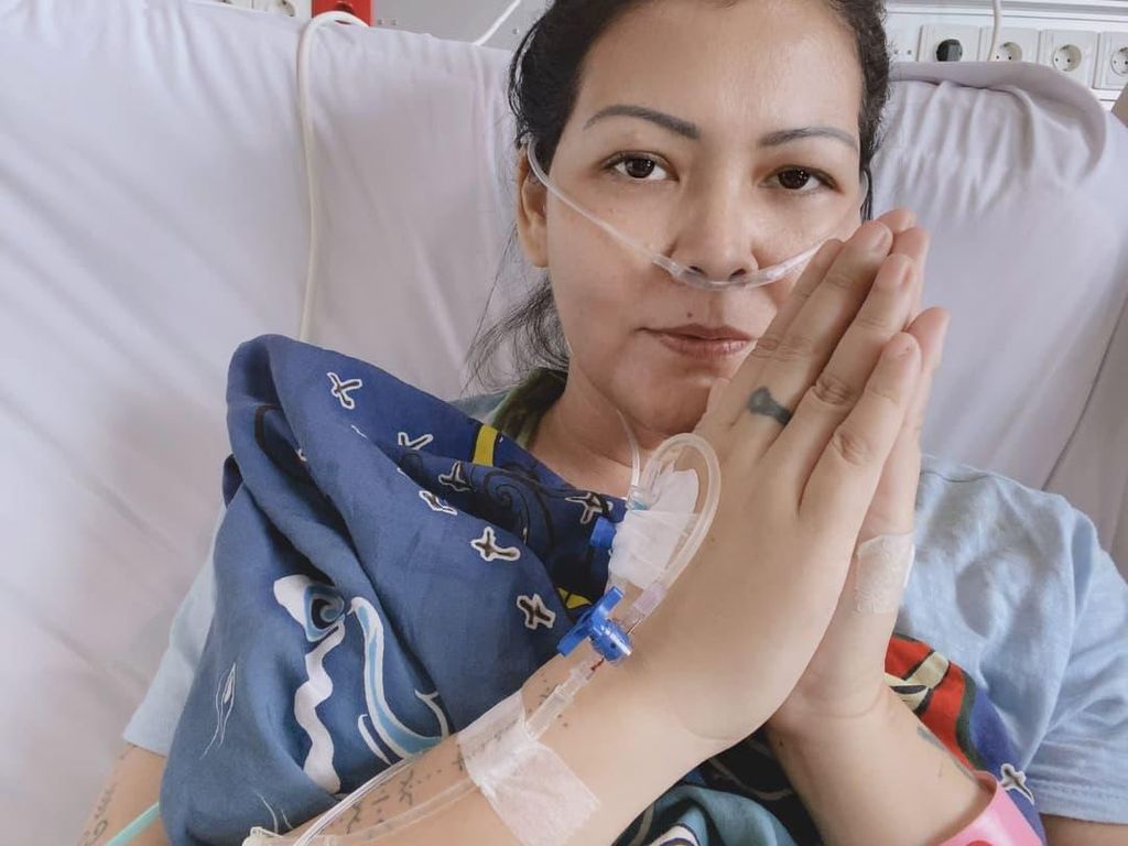 Perjuangan Melanie Subono Lawan Tumor Perut