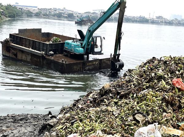 Musim Hujan, Sampah Waduk Pluit Dibersihkan