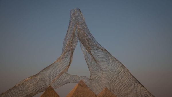 Selamat Datang di Giza! Pameran Seni Digelar di Area Piramida Agung Mesir