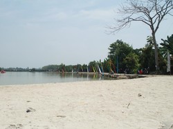 Pantai Buatan Bogor Sepi Pengunjung, Tips Ngakalin Kelebihan Bagasi