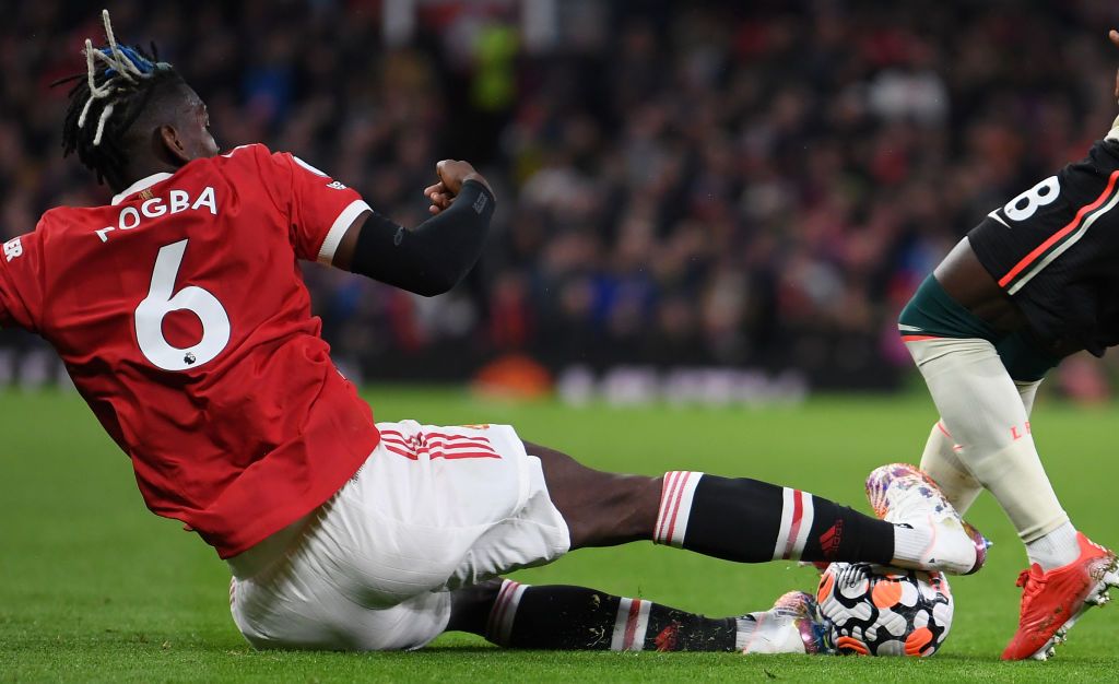 MANCHESTER, ENGLAND - OCTOBER 24: Naby Keita of Liverpool is fouled by Paul Pogba of Manchester United leading to a red card being shown following a VAR review during the Premier League match between Manchester United and Liverpool at Old Trafford on October 24, 2021 in Manchester, England. (Photo by Michael Regan/Getty Images)