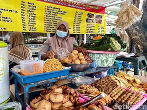 Sedep Mantep! Jajan Pecel Kembang Turi di Pecel Senggol Pasar Beringharjo