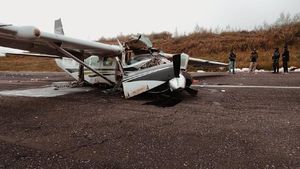 Potret Pesawat Ringsek Kecelakaan di Bandara Aminggaru Tewaskan Pilot