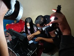 4 Pegawai Pinjol yang Ditangkap di Indekos di Jakbar Dibawa ke Polda Metro