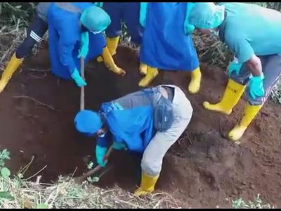 Polres Garut Evakuasi Mayat yang Terkubur di Kaki Gunung Cikuray