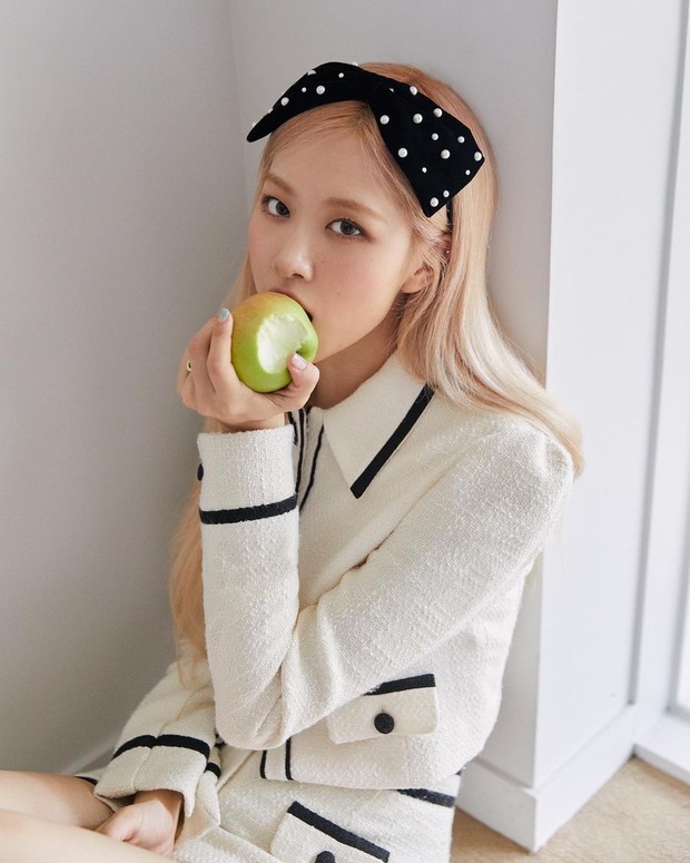 Rosé BLACKPINK rambut blonde