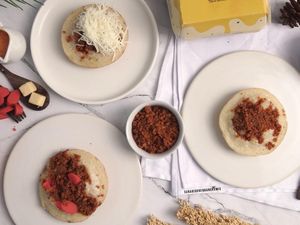 Gurih Nikmat Serabi Pakai Topping Duren hingga Oncom di Bogor