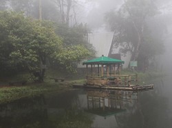 Merasakan Kesejukan dan Ketenangan Telaga Warna Puncak Bogor