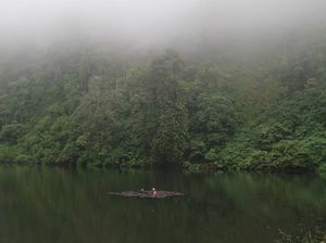 Pemandangan Syahdu dari Telaga Warna Puncak, Bogor Pemandangan Syahdu dari Telaga Warna Puncak, Bogor