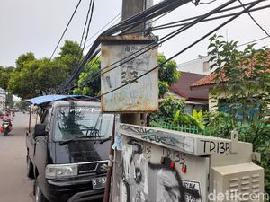 PLN Masih Tunggu Izin Tangsel untuk Pindah Gardu Makan Jalan Ciputat Timur PLN Masih Tunggu Izin Tangsel untuk Pindah Gardu Makan Jalan Ciputat Timur