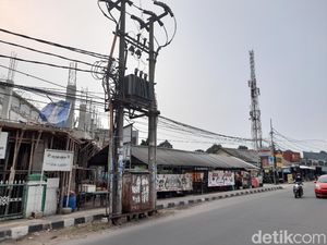 detikcom Do Your Magic: Gardu Makan Badan Jalan Ciputat, Ini Kata PLN