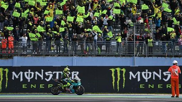 Foto: Grazie, Vale! Misano Menguning Iringi Perpisahan Rossi