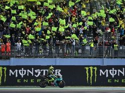 Foto: Grazie, Vale! Misano Menguning Iringi Perpisahan Rossi