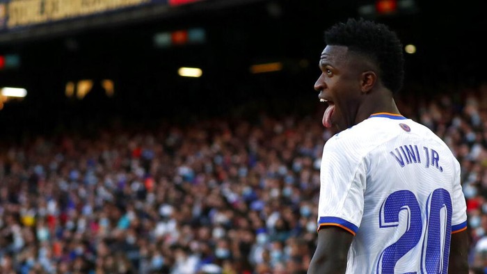 Real Madrids Vinicius Junior grimaces during the Spanish La Liga soccer match between FC Barcelona and Real Madrid at the Camp Nou stadium in Barcelona, Spain, Sunday, Oct. 24, 2021. (AP Photo/Joan Monfort)