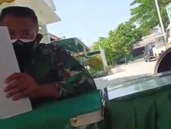 Polisi Periksa Saksi soal Pria Tolak Divaksin di Sampang yang Sengaja Bikin Gaduh