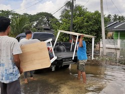 Kebanjiran, Warga di Pekanbaru Ngungsi ke Rumah Keluarga