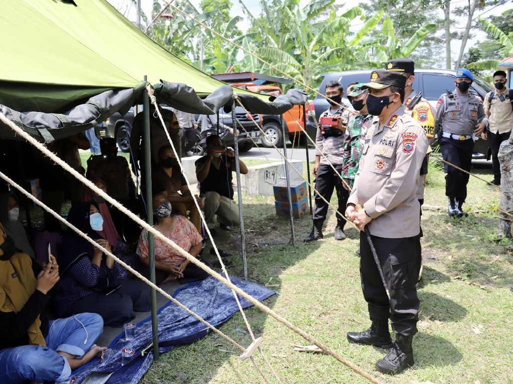 Trauma Gempa Beruntun, Ratusan Warga Kabupaten Semarang Mengungsi