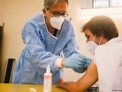 WHO: Vaksinasi Bukan Solusi Ajaib Tangani COVID-19