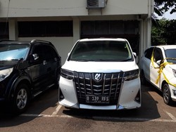 Mobil Rachel Vennya Pelat RFS Distiker Hitam Full Body, Bagaimana Aturannya?