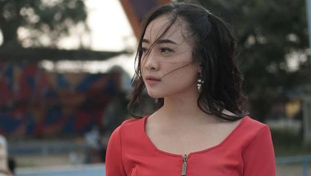 Nassar membuat heboh usai kedapatan mendekati gadis yang lebih mudah 15 tahun darinya. Yuk kita intip potret Findi!