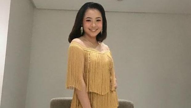 Nassar membuat heboh usai kedapatan mendekati gadis yang lebih mudah 15 tahun darinya. Yuk kita intip potret Findi!